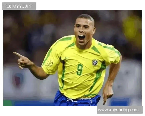 记者意外邂逅足球巨星展开一场跨界对话揭示绿茵与新闻背后的故事