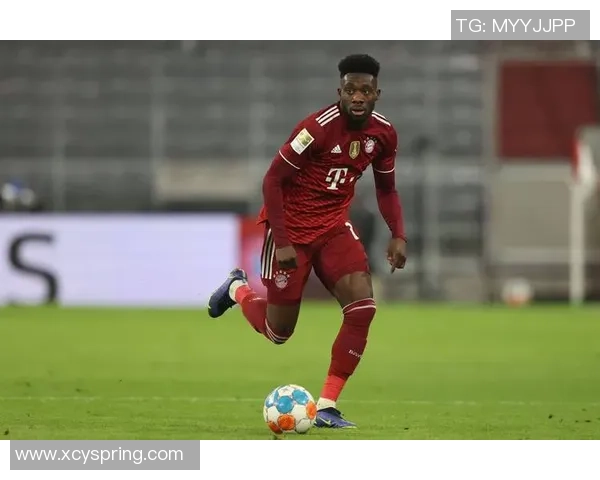 足球女球星生活瞬间展现独特魅力与场外风采 足球女球星生活瞬间展现独特魅力与场外风采